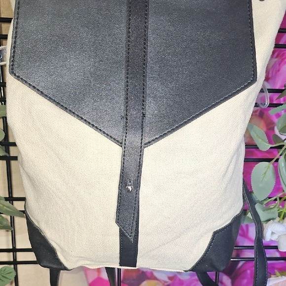 Deux Lux NEW NWOT Stylish Black and Cream Demi Backpack main image 12